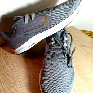 NWT Nike Women's size 12 Running Shoes in Sparkling Silver!
